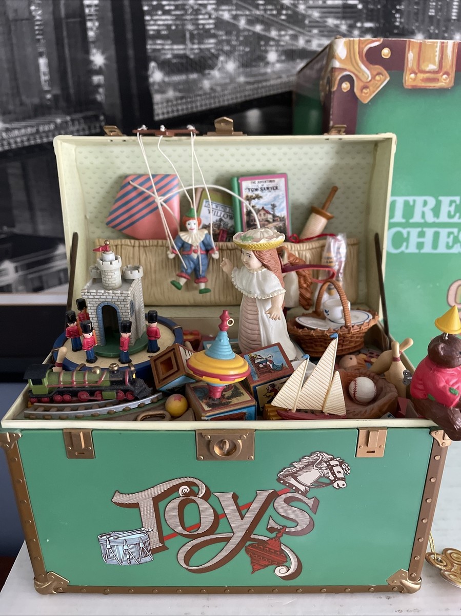 エネスコTREASURE CHEST of Toys オルゴール Enesco 'Treasure Chest of Toys' Animated Music Box In box