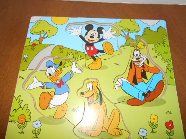 Disney's Mickey Mouse And Friends Wooden Jumbo Knob Puzzle for 18
