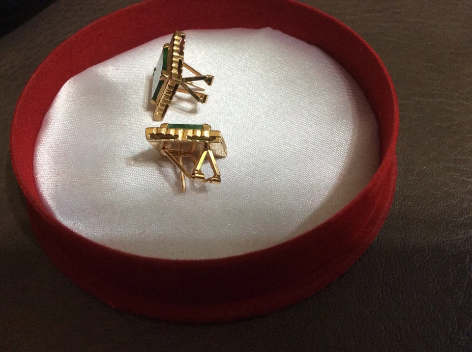 Estate Large Green Jade And 1.1/2 Carats Diamond In 18k Gold Earring 15mmx15mm - Image 3 of 4