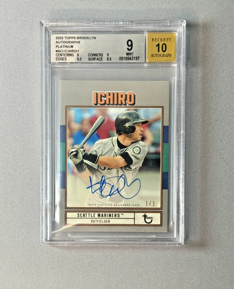 Topps Ichiro Suzuki Autographed Baseball Sports Trading Cards