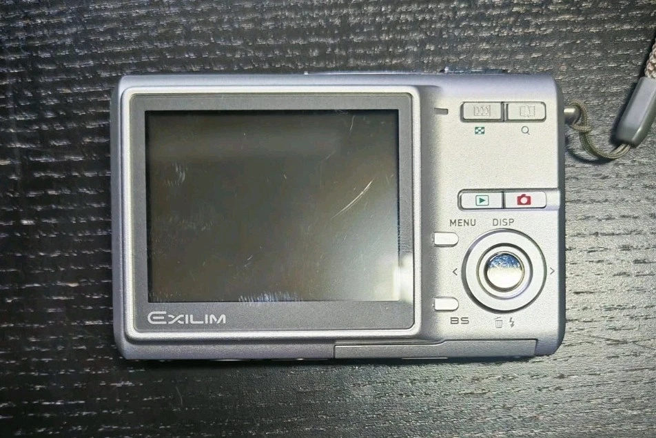 Casio Exilim EX Z70 Digitalkamera Silber Digicam 7.2 MP Zustand sehr gut - Bild 3 von 4