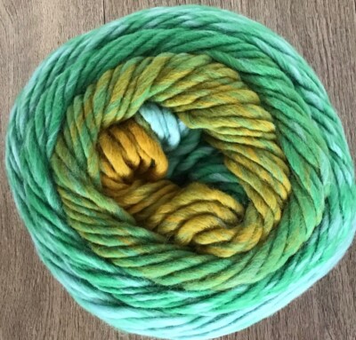 (kg/89 ) Dejàvu 330g Riesen-Bobbel 100% dicke Schurwolle Gründl Farbverlauf Fb.1