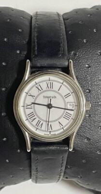 Tiffany & Co. klassische runde Uhr römische Ziffern/Datum schwarzes Armband mit W02