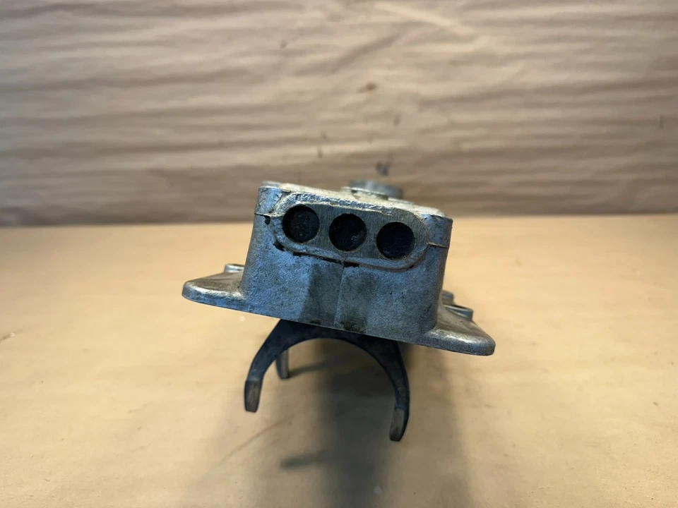 Carcasa de extensión de cambio original Triumph TR2 TR3 caja de cambios cubierta superior 301768 Foto 4 de 4