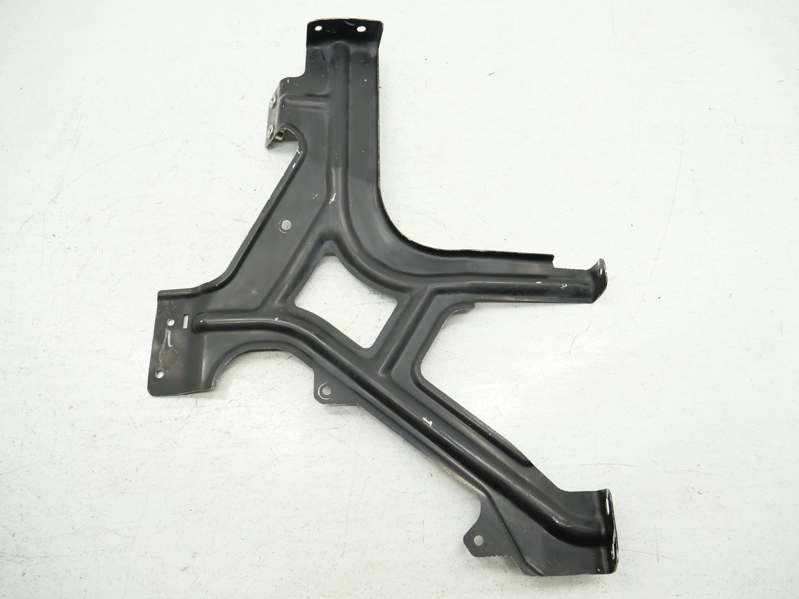 Used Rear Right Passenger Quarter Radiator Bracket 2020-2023 Mclaren GT OEM