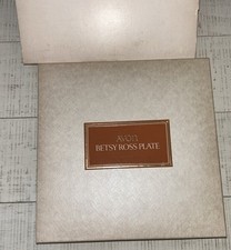 VINTAGE AVON BETSY ROSS PLATE. FROM 1973. COLLECTIBLE! EXCELLENT CONDITION!!