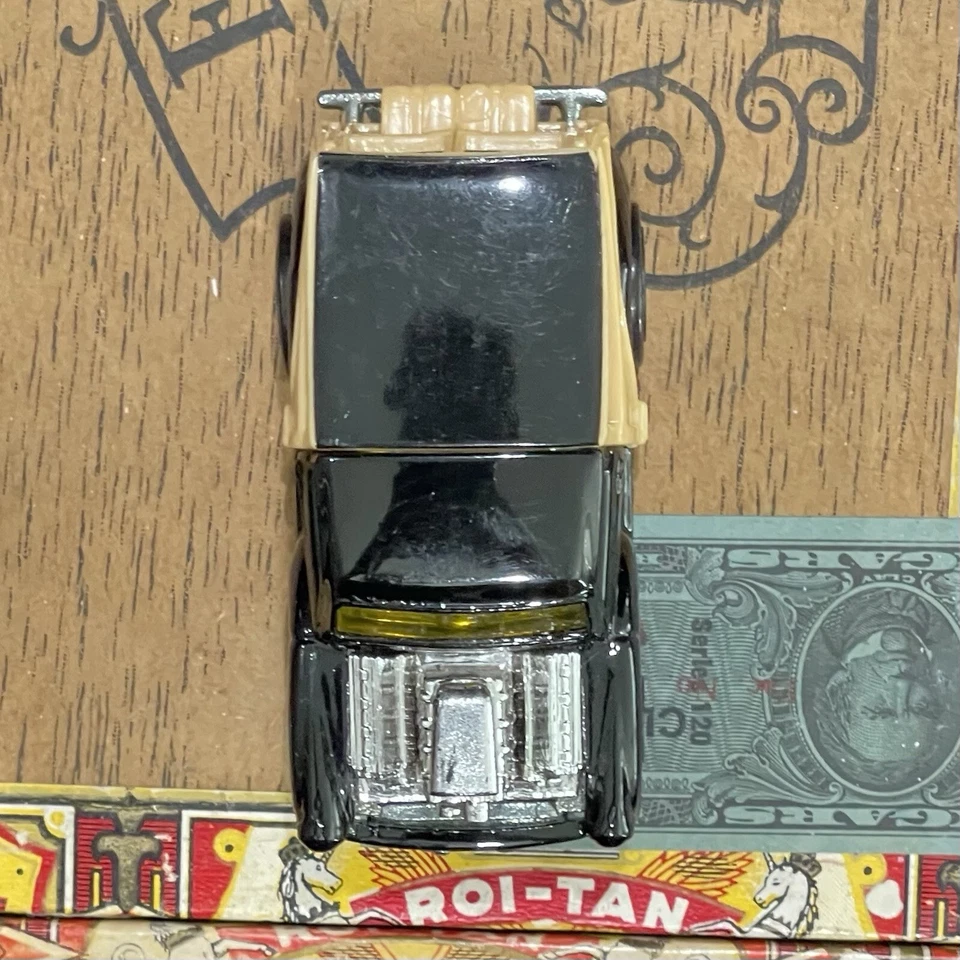 Hot Wheels Morris Wagon MG Rover Black & Tan 2001 HW First Editions diecast 1/64 - Image 4 of 4