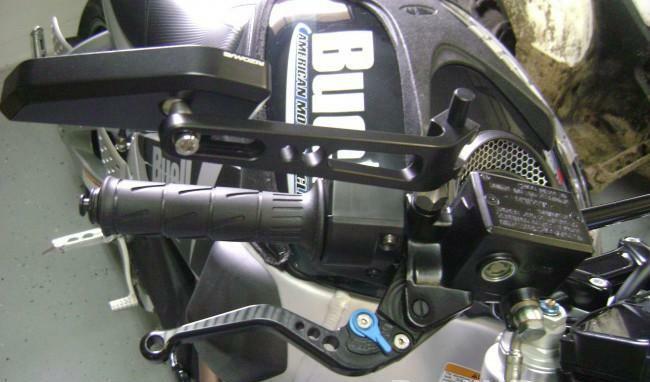 Leviers frein et embrayage Buell 1125R pour conduite sportive sur route