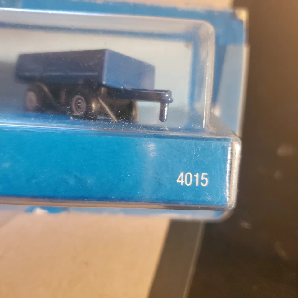 ERTL 4015 Máquinas Agrícolas Réplicas Metal Diecast Ford Tractor, Vagón Juego de Discos Nuevo Foto 2 de 4