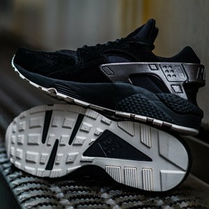 black huaraches size 11