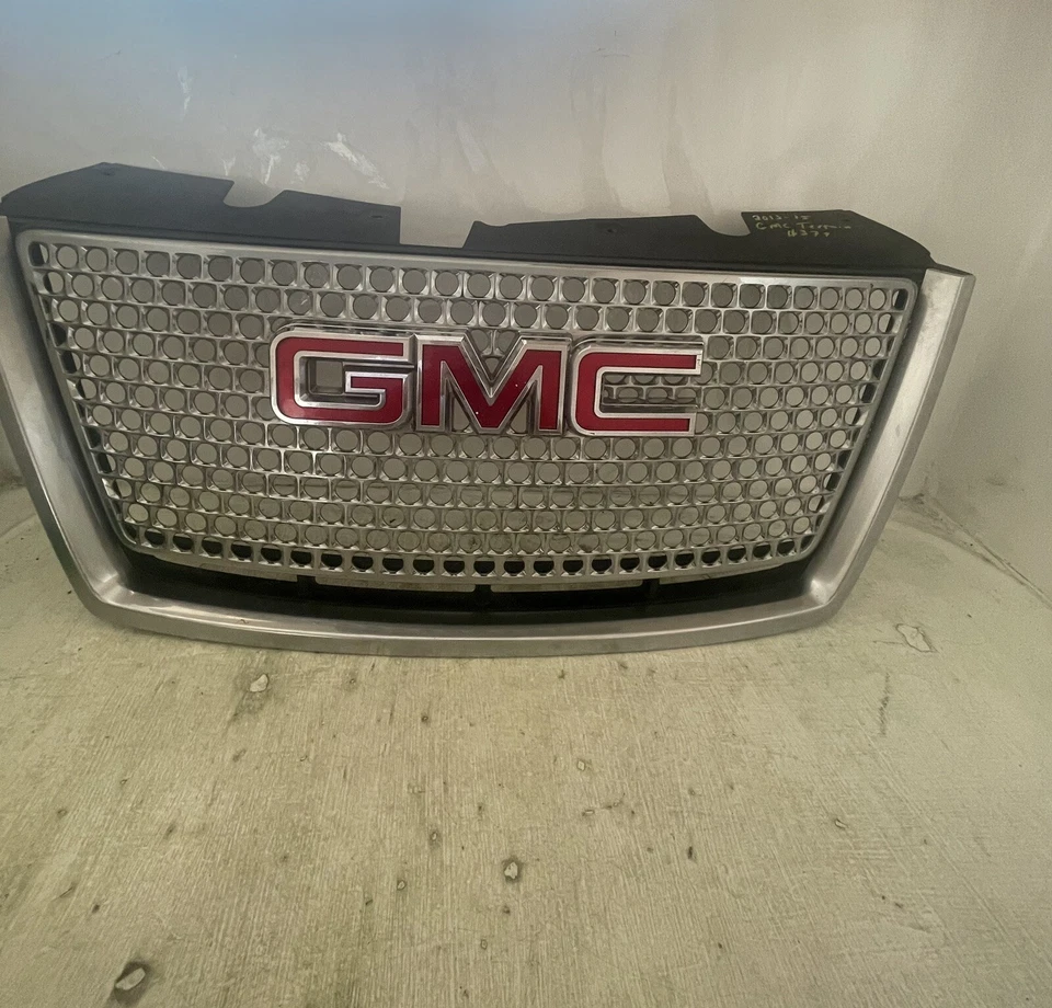 2013 2014 2015 2016 GMC TERRAIN Grelha dianteira OEM usada 22820043 Denali - Imagem 2 de 4