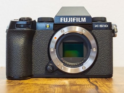 Fujifilm X - S10 26.1MP Mirrorless Cam Body Fast AF 4K Video Capture Capability