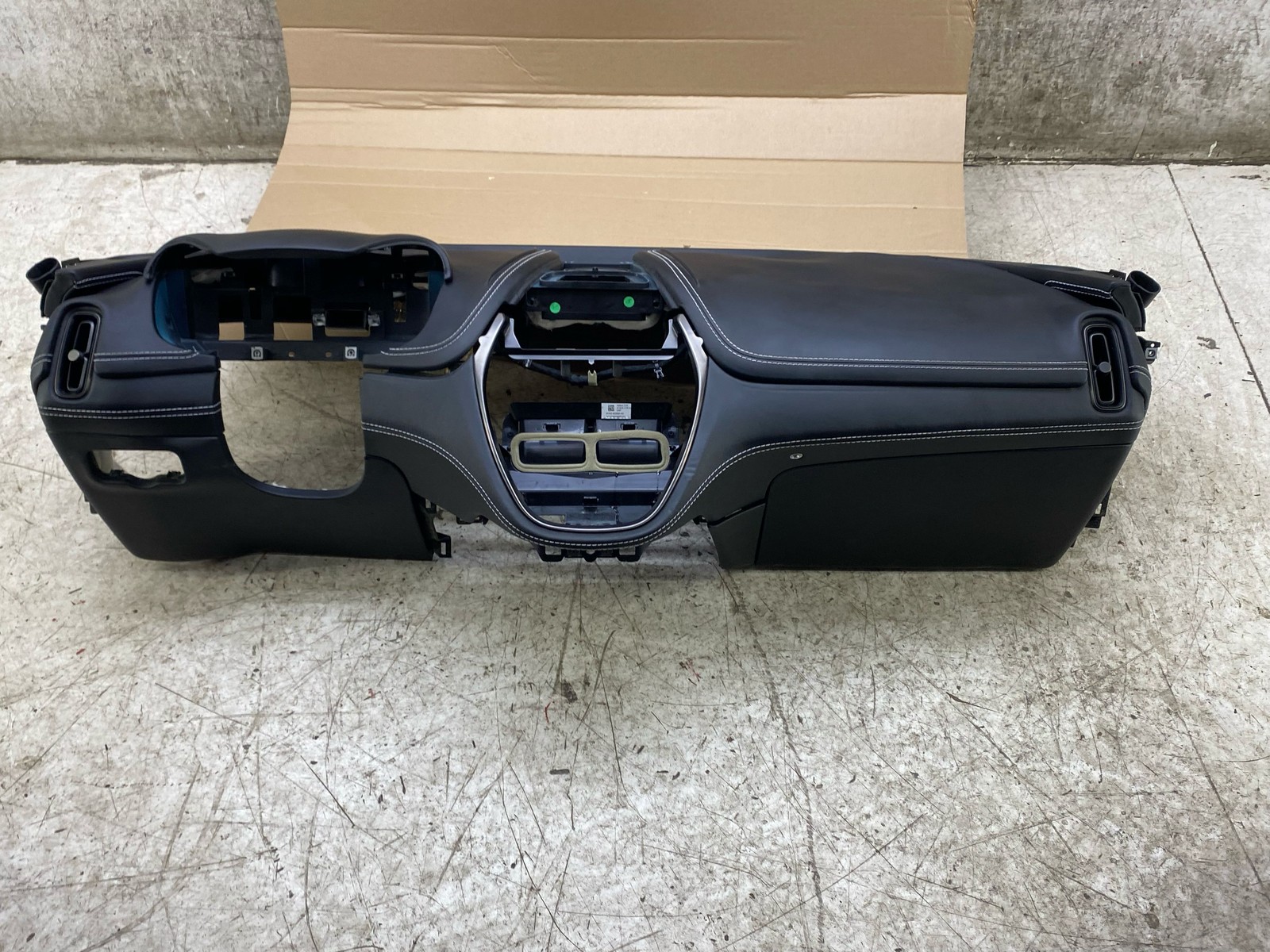 2020-2025 ASTON MARTIN DBX DASH INSTRUMENT PANEL & GLOVE BOX W/ INDULGENCE PACK