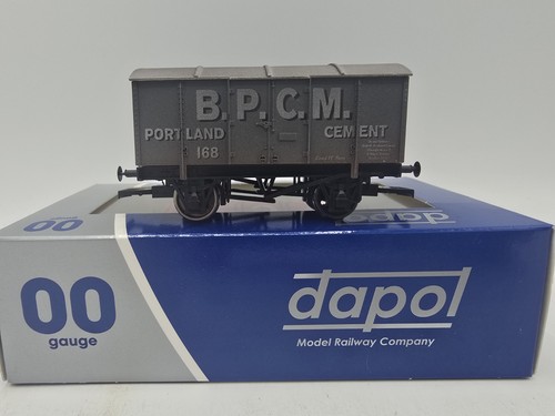 #5243 Dapol 4F-013-101 4-Rad Schießpulver Van "BPCM Cement" - 168 - verwittert. | Condition: Used