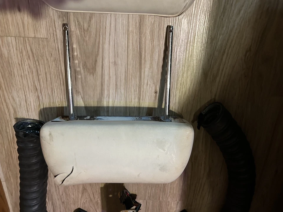 Ford Mustang Mercury Cougar 1968 reposacabezas de doble poste de fábrica Foto 4 de 4