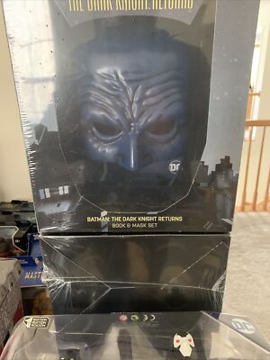 Batman The Dark Knight Returns tpb Book & Mask Set NEW Frank Miller DC Comic