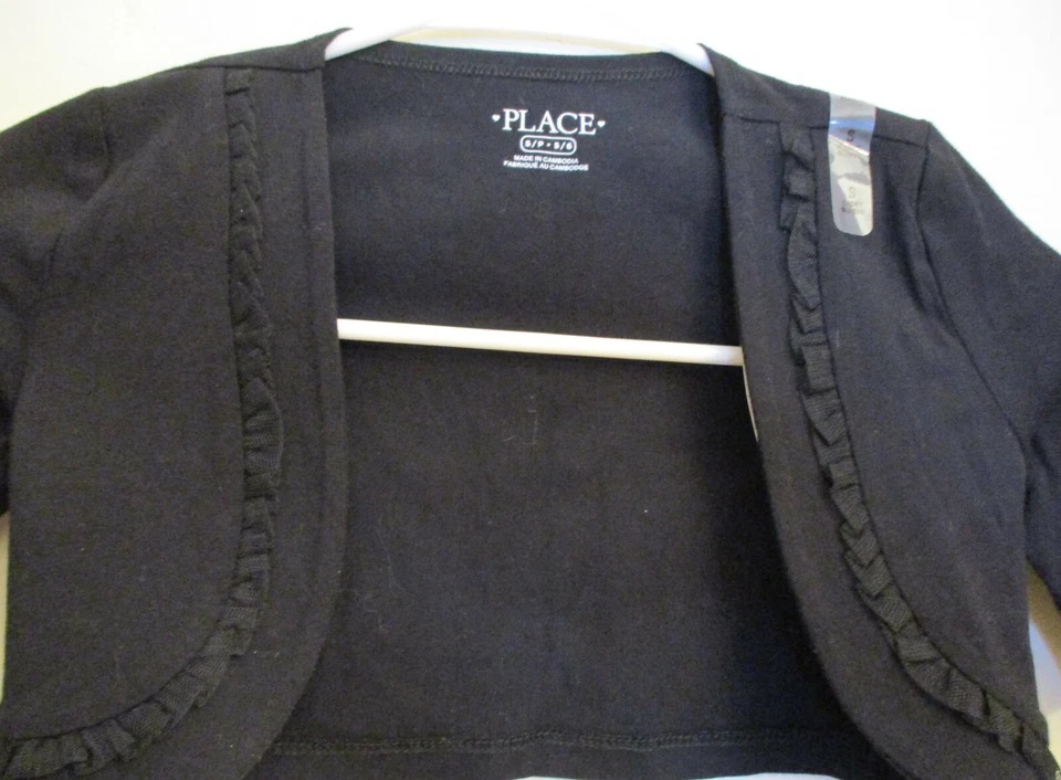 ¡NUEVO CON ETIQUETAS! Suéter encogido de hombros para niñas The Children's Place, red negra con volantes, talla S -5-6 Foto 2 de 4