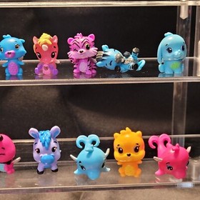 LOT OF 21 HATCHIMALS COLLEGGTIBLES COLLECTIBLES CUTE MINIATURE SERIES FIGURES