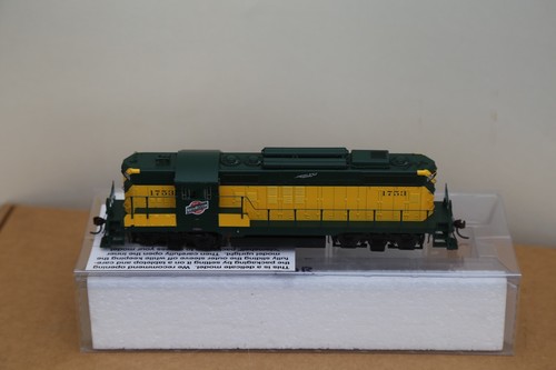 HO Athearn Genesis EMD GP9 GP-9 ,CNW Chicago and Northwestern #1753 DCC ready