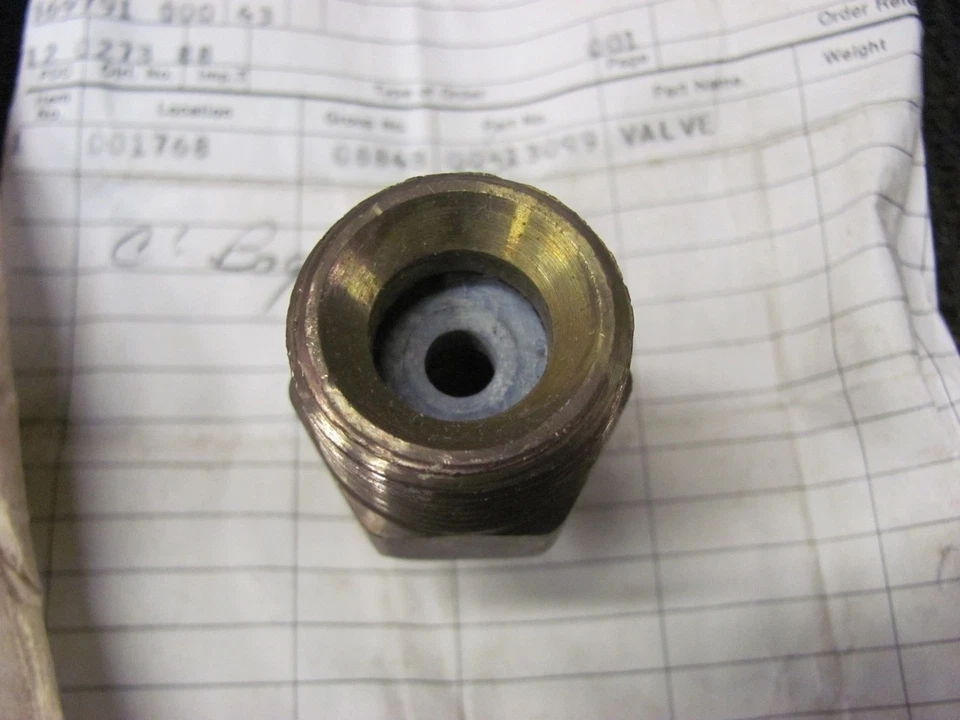 Válvula reductora de presión de agua calentador Oldsmobile Olds 73 Omega 413099 NOS 1974 74 Foto 3 de 3