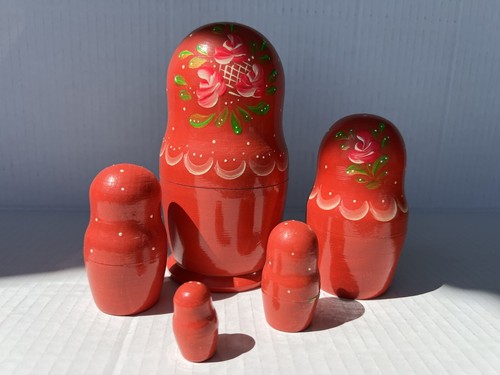 Russian Nesting Dolls Strawberry Red Vintage GUC 5 Pieces - Imagen 4 de 8