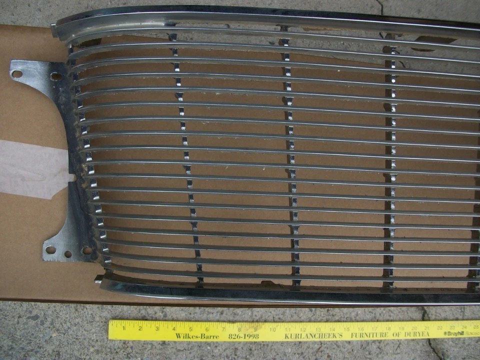 Chrysler Newport 1965 parrilla cromada original sin restaurar Foto 4 de 4