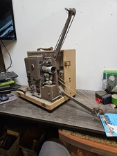 Vintage Kodak Pageant 16 mm Sound Projector model 8 K 5 with Case