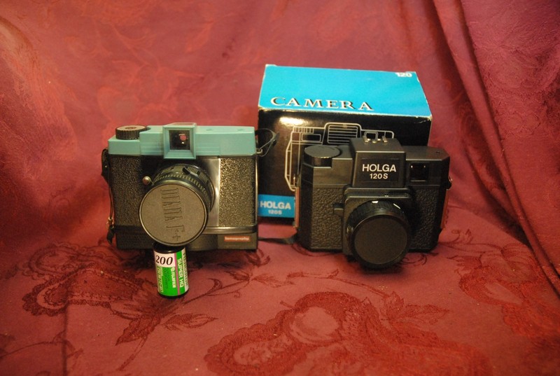 LOT OF LOMOGRAPHY CAMERAS HOLGA 120S END DIANA F INSTANT