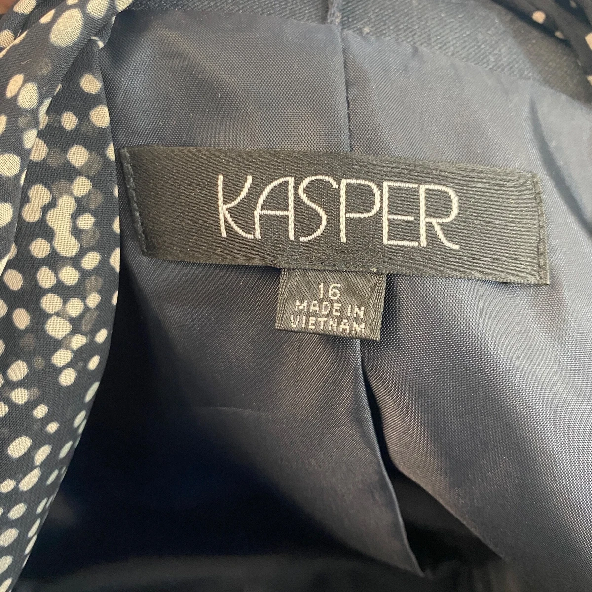 Share more than 136 grey jacket beige pants in.eteachers