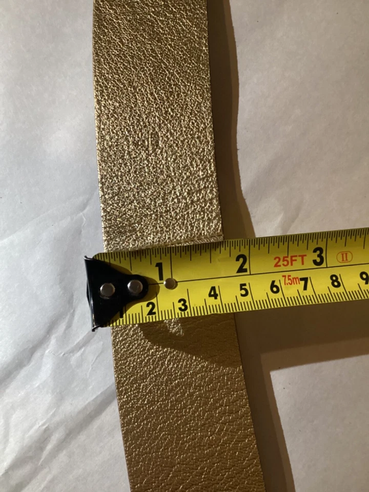 Auténtico cinturón metálico dorado PRADA para mujer talla 36” (pequeño) largo Foto 4 de 4