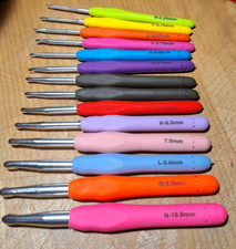 BCMRUN Crochet Hooks Set Amour Steel Pastel 14 Pcs Ergonomic Easy Grip Bright