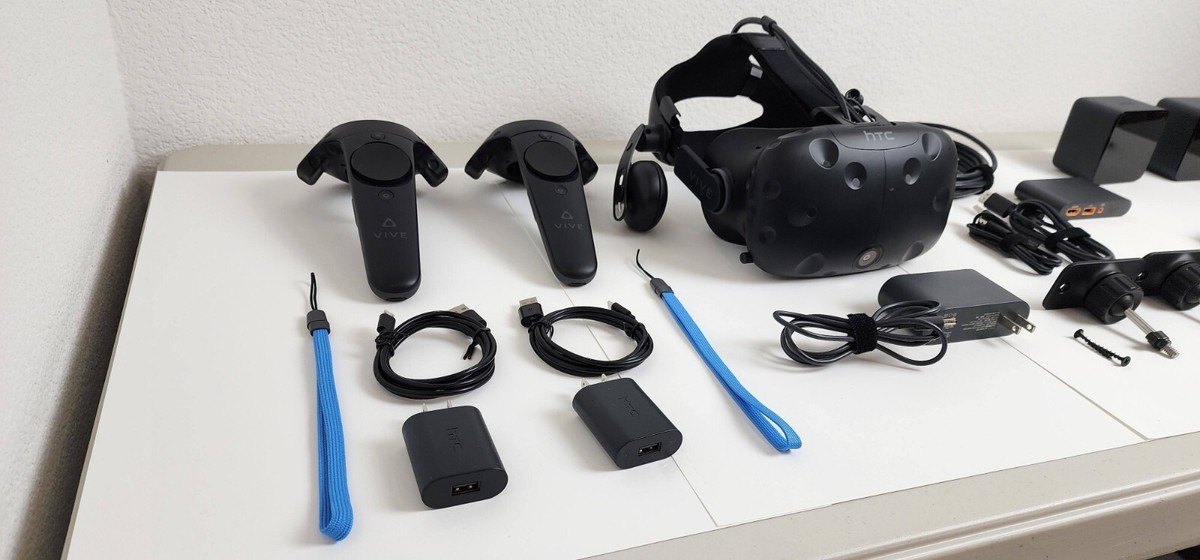 HTC Vive VR Headset + 🔥 Deluxe Pro Audio Full Kit Complete Set