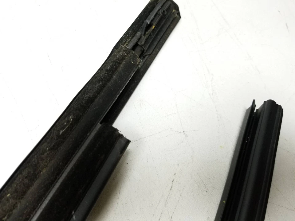 11-14 Chrysler 200 Sedan Window Belt Seal Rear Driver Side Left 2Pcs OEM - Image 2 of 4