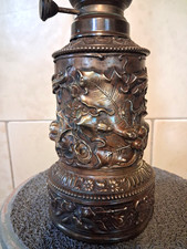 LAMPE A PETROLE ANCIENNE DECOR RELIEF CUIVRE LAITON LEZARDS INSECTES NO BRONZE