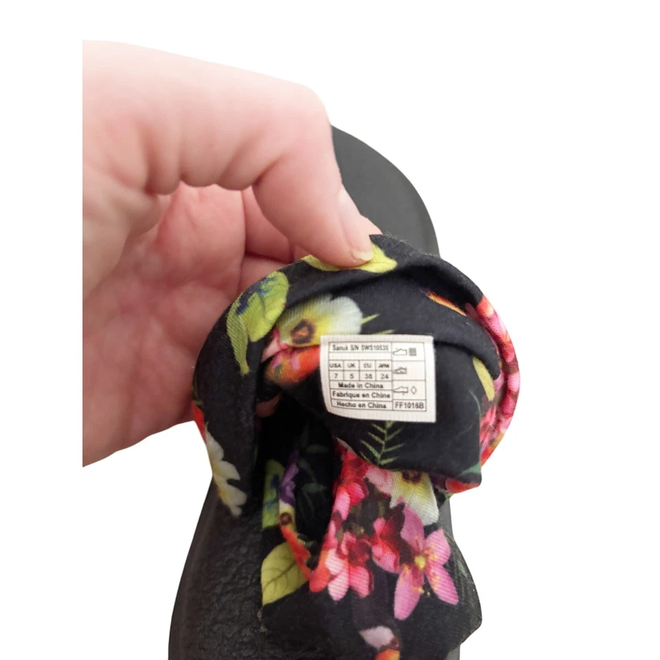Sandalias Sanuk para mujer talla 7 negras florales eslinga yoga chanclas sin cordones Foto 3 de 4