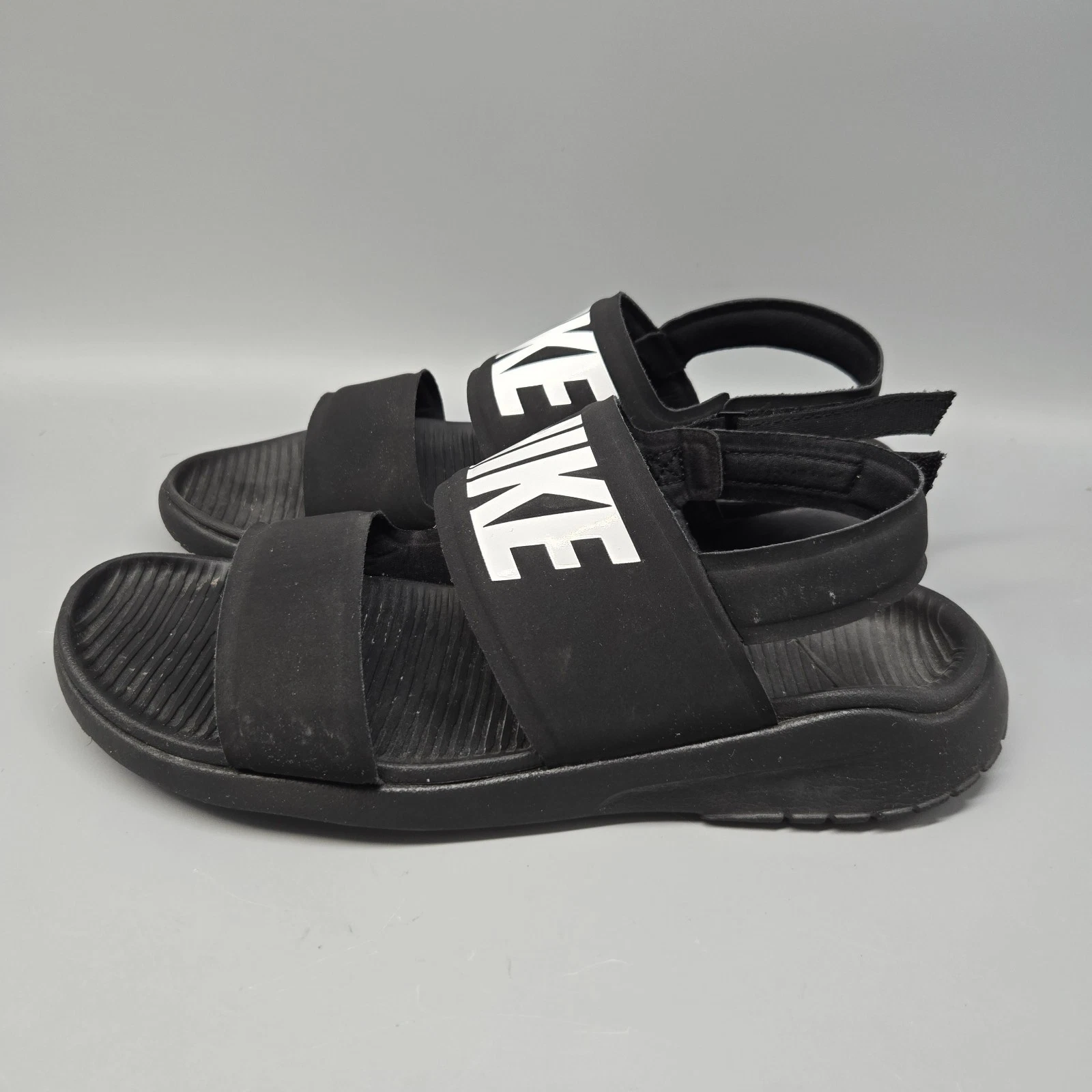 Nike Tanjun sandalo donna nero bianco 882694 001 taglia 11 cinturini