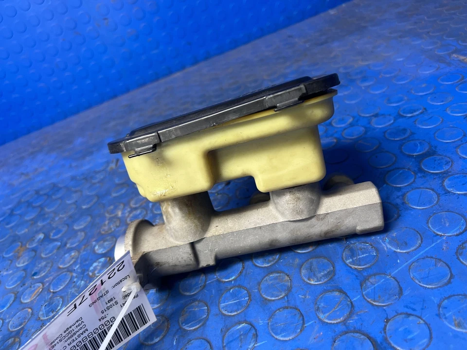 Conjunto de cilindro maestro de freno Chevy S10 1989-1994 OEM 18013433 Foto 3 de 4