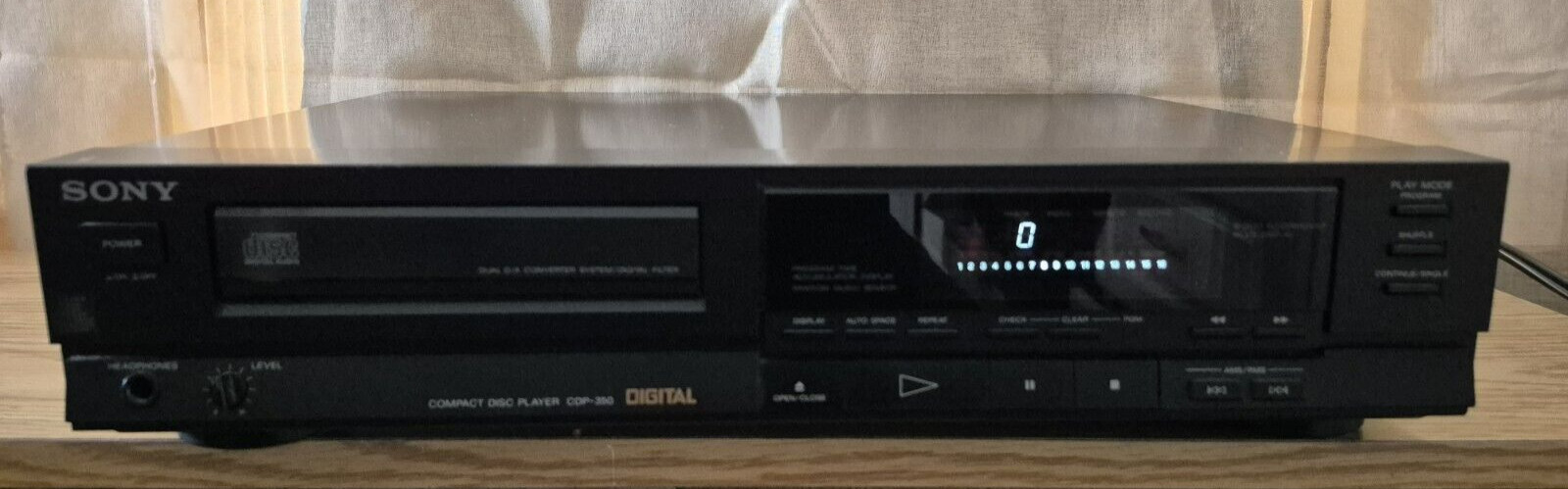 Vintage Sony CDP-350 Compact Disc Player March 1988 - Power on