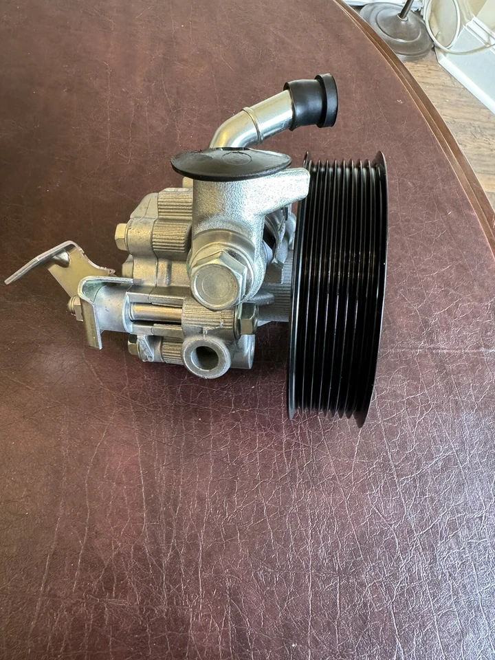 Bomba de dirección asistida genuina/OEM Lexus/Toyota 44310-60571 paleta Foto 3 de 4