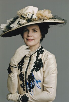 ELIZABETH MCGOVERN signed Autogramm 20x30cm DOWNTON ABBEY in Person autograph