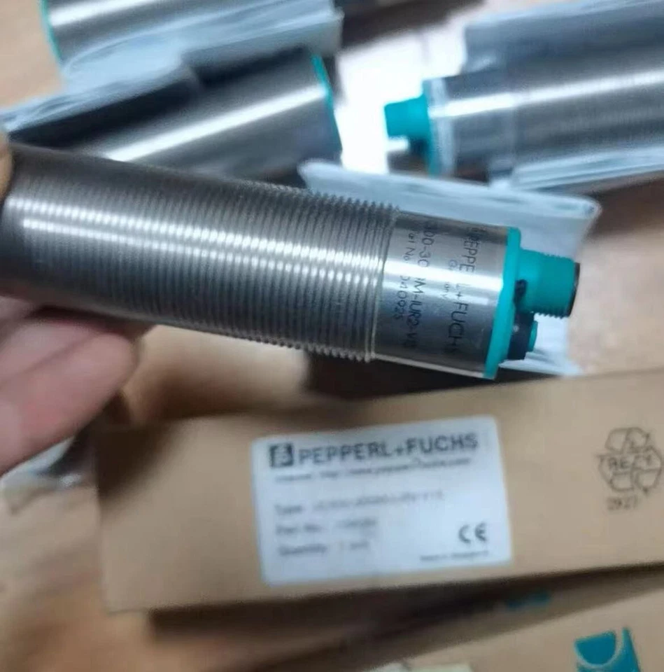 1PC New P+F Ultrasonic Sensor UC500-30GM-IUR2-V15 Free Expedited Shipping - Image 2 of 2