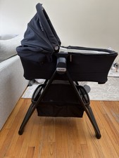 Nuna SWIV  TRIV Series Bassinet  Stand Black
