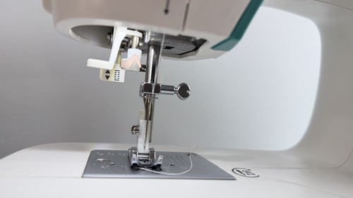 Neuwertige Singer M3300 Nähmaschine mit 97 Stichapplikationen - Bild 11 von 11