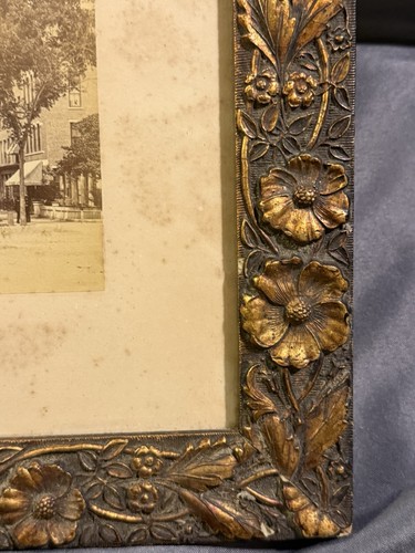 Antique Wood & Gesso Gold Floral Embellished Frame w/ Early Cityscape Photo - Picture 8 of 20