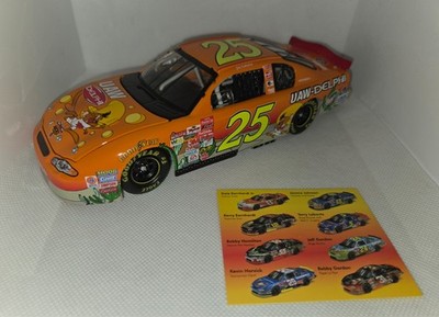 Action 1:24 NASCAR Joe Nemechek #25 Looney Tunes Rematch 2002 Monte Carlo OVP