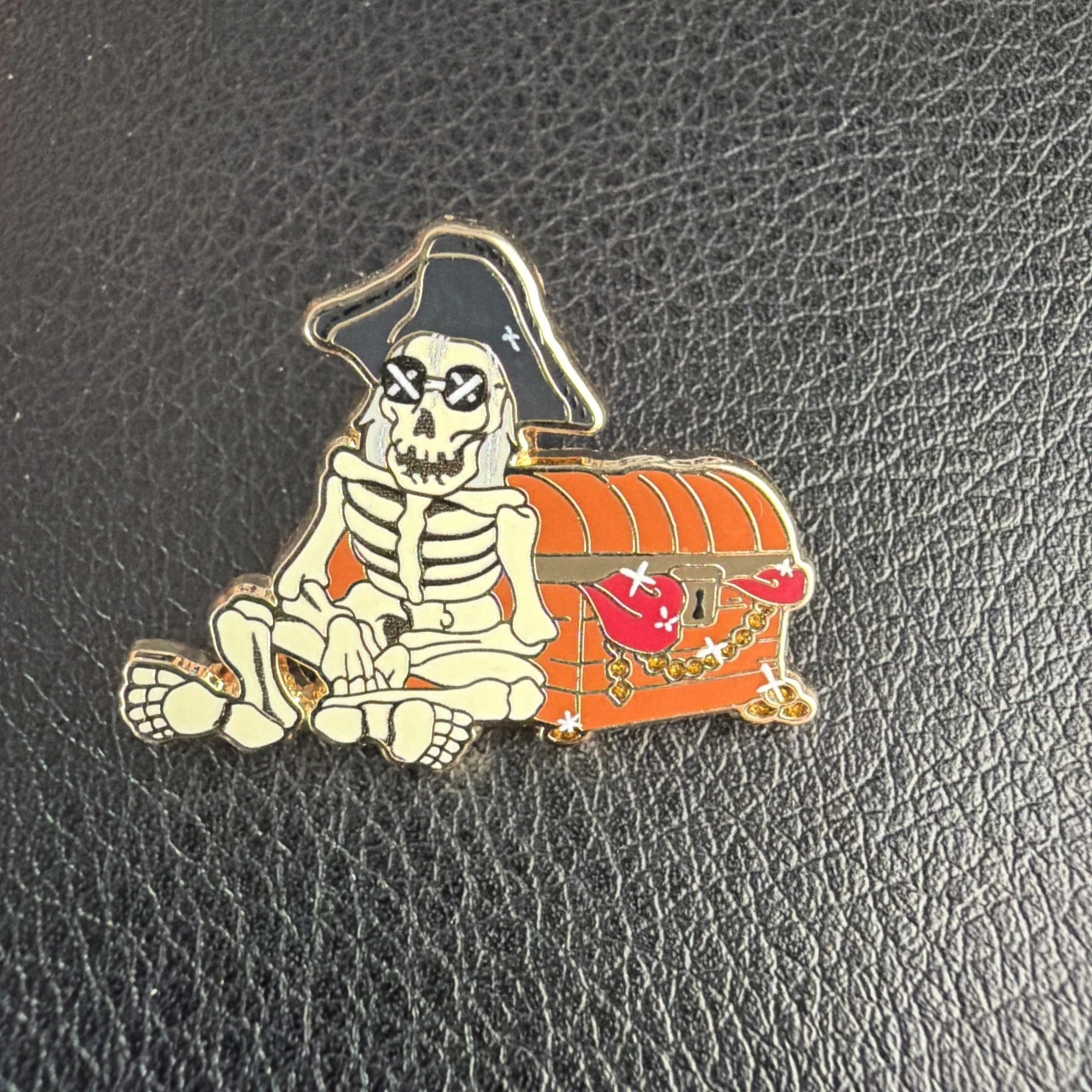 Mickey's of Glendale Muppets Treasure Island Pin LE 450 Skeleton With Treasure