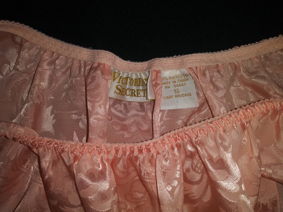 De colección Satén Damasco Camisón Flutter Bragas Melocotón Pierna Alta Flutter Bragas Foto 2 de 4