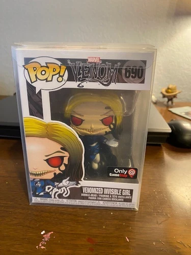 Funko Pop! Venomized Invisible Girl #690 - Exclusivo GameStop con protector