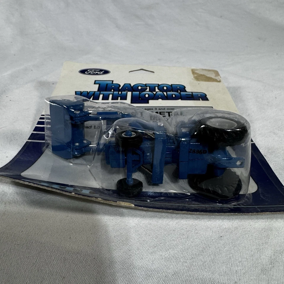 Vintage 1986 Ertl Ford TW-35 Tractor With Front End Loader #828 New 1/64 NOS - Image 3 of 4