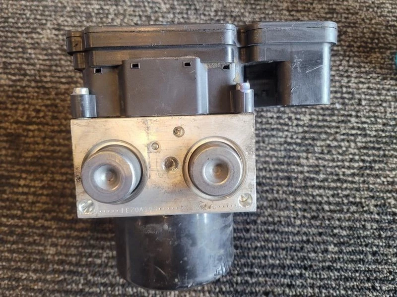 2009-2010 Mercedes C230 C300 C350 OEM ABS Brake Pump Module Anti-Lock Brake Unit - Image 3 of 4